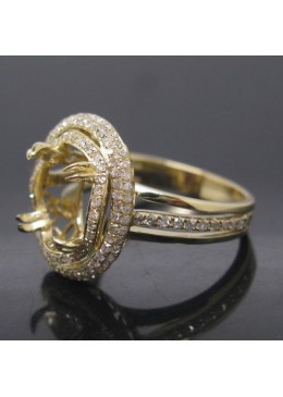 Inel din aur cu anturaj de diamante si piatra centrala